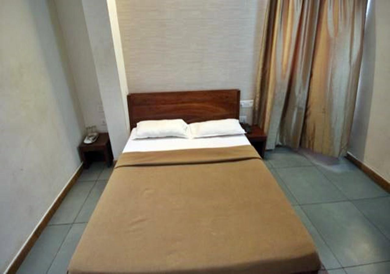Hotel Holiday Home Μπανγκαλόρ Εξωτερικό φωτογραφία