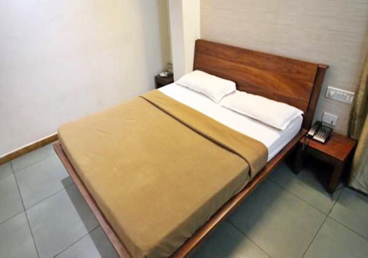 Hotel Holiday Home Μπανγκαλόρ Εξωτερικό φωτογραφία