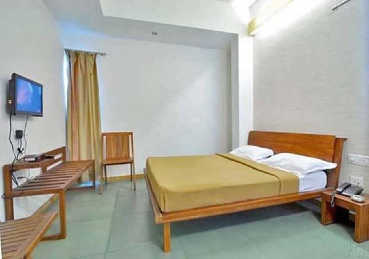 Hotel Holiday Home Μπανγκαλόρ Εξωτερικό φωτογραφία