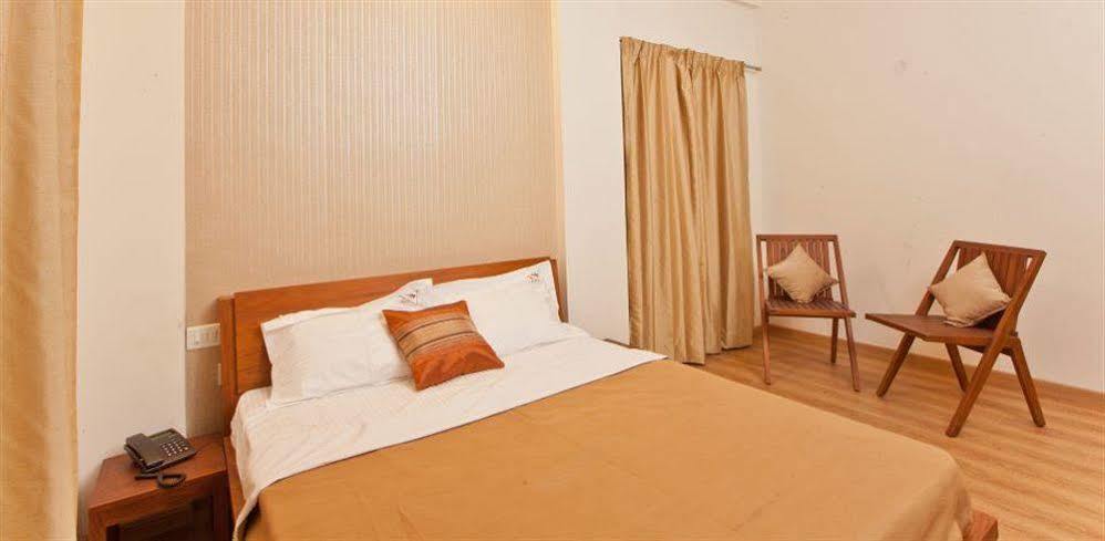 Hotel Holiday Home Μπανγκαλόρ Εξωτερικό φωτογραφία